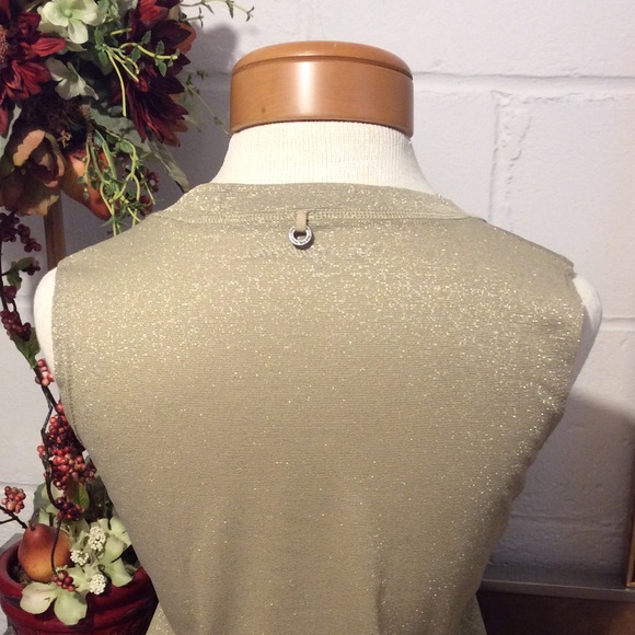 Anthro gold metallic tank top One Girl Who… sz Small - Picture 5 of 9
